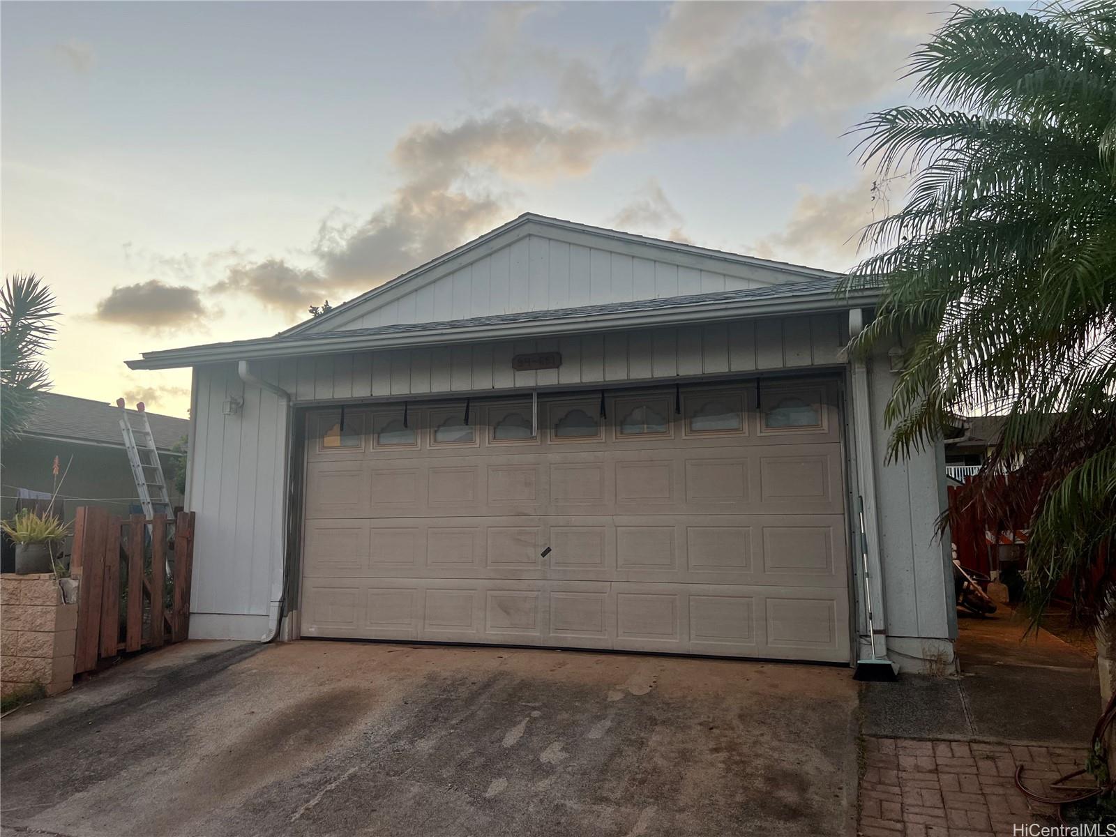 94-651 Maaniani Place 94-651 Maaniani Place
