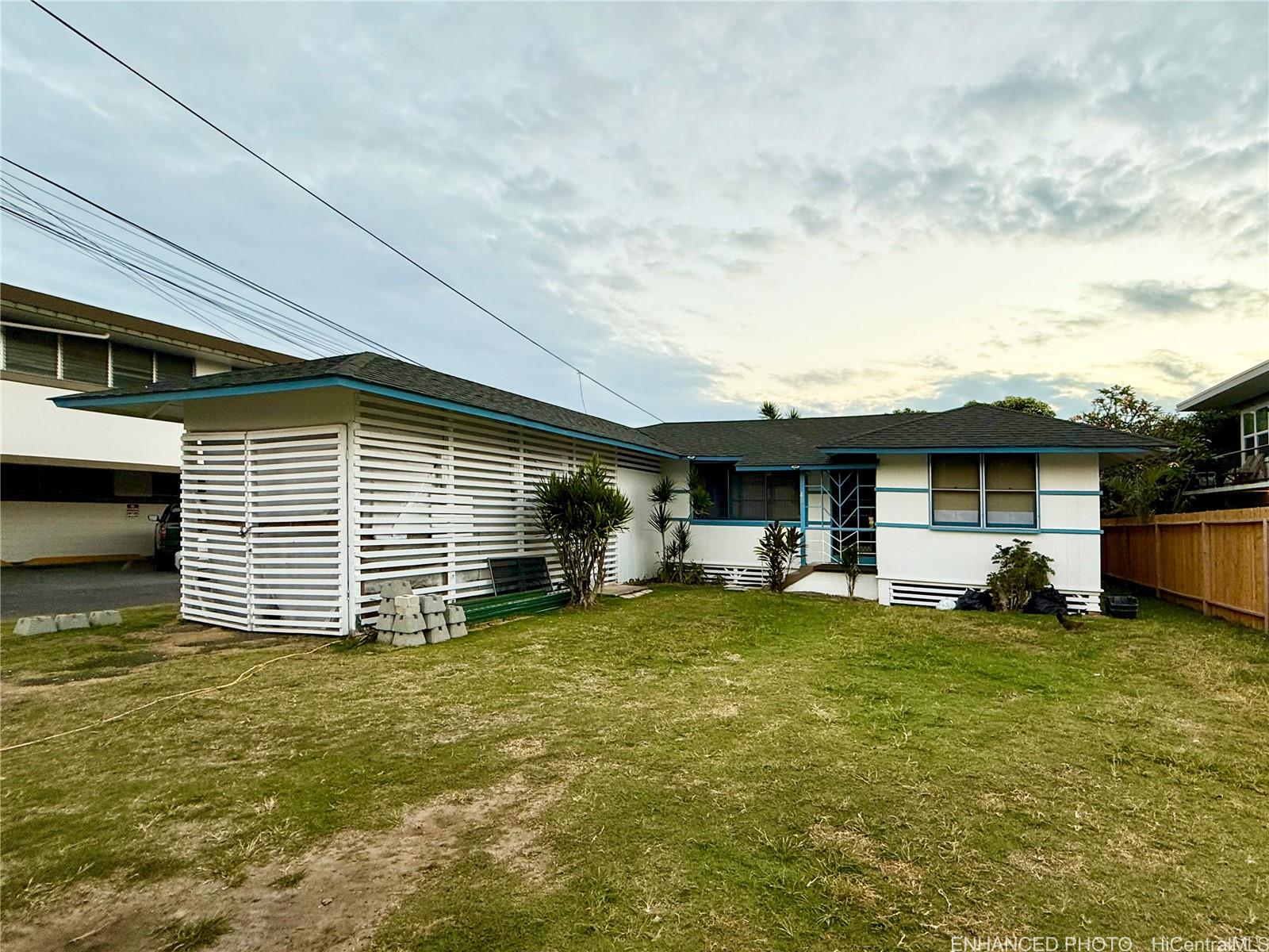 40 Maluniu Avenue 40 Maluniu Avenue
