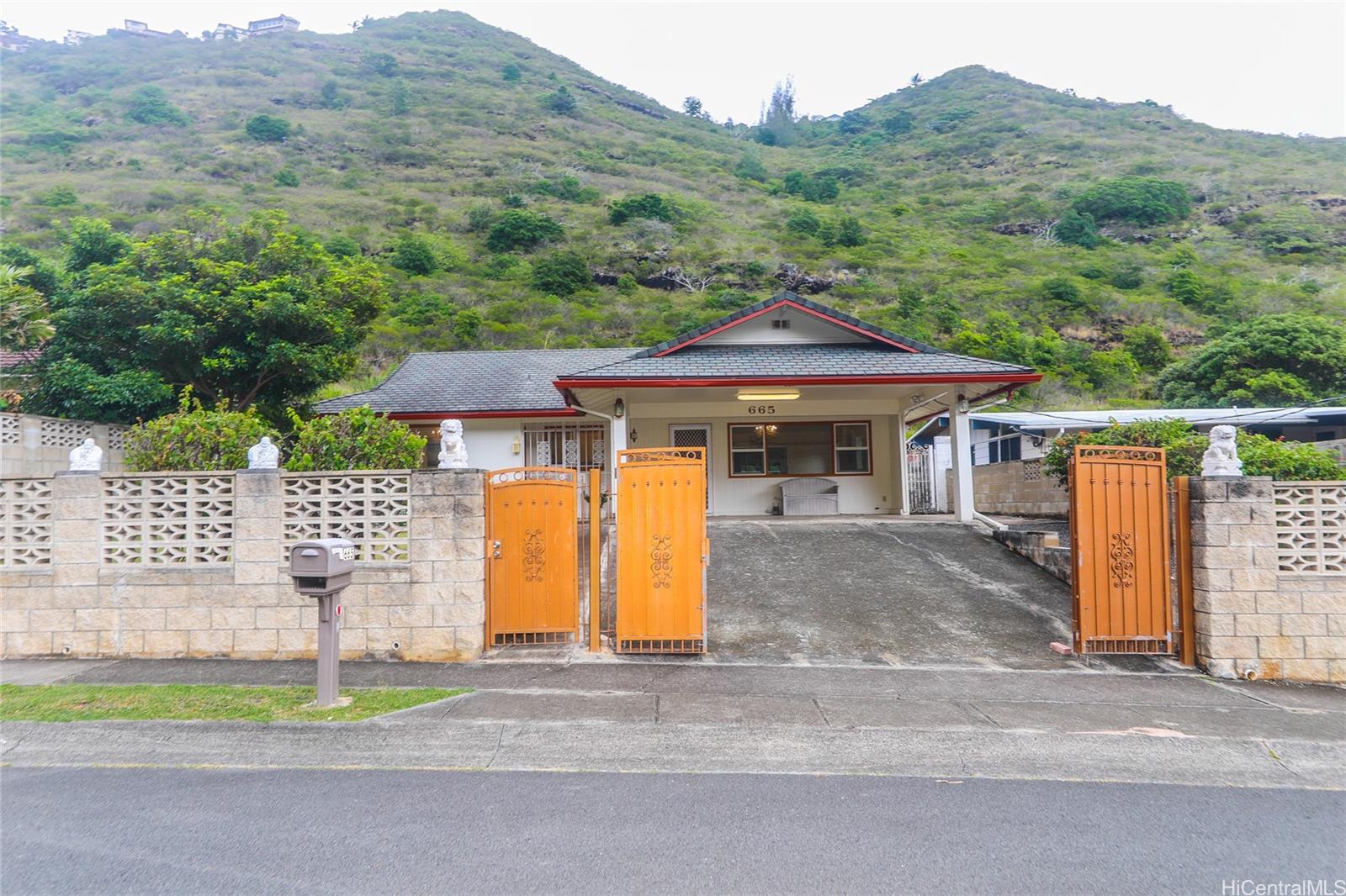 665 Hahaione Street 665 Hahaione Street