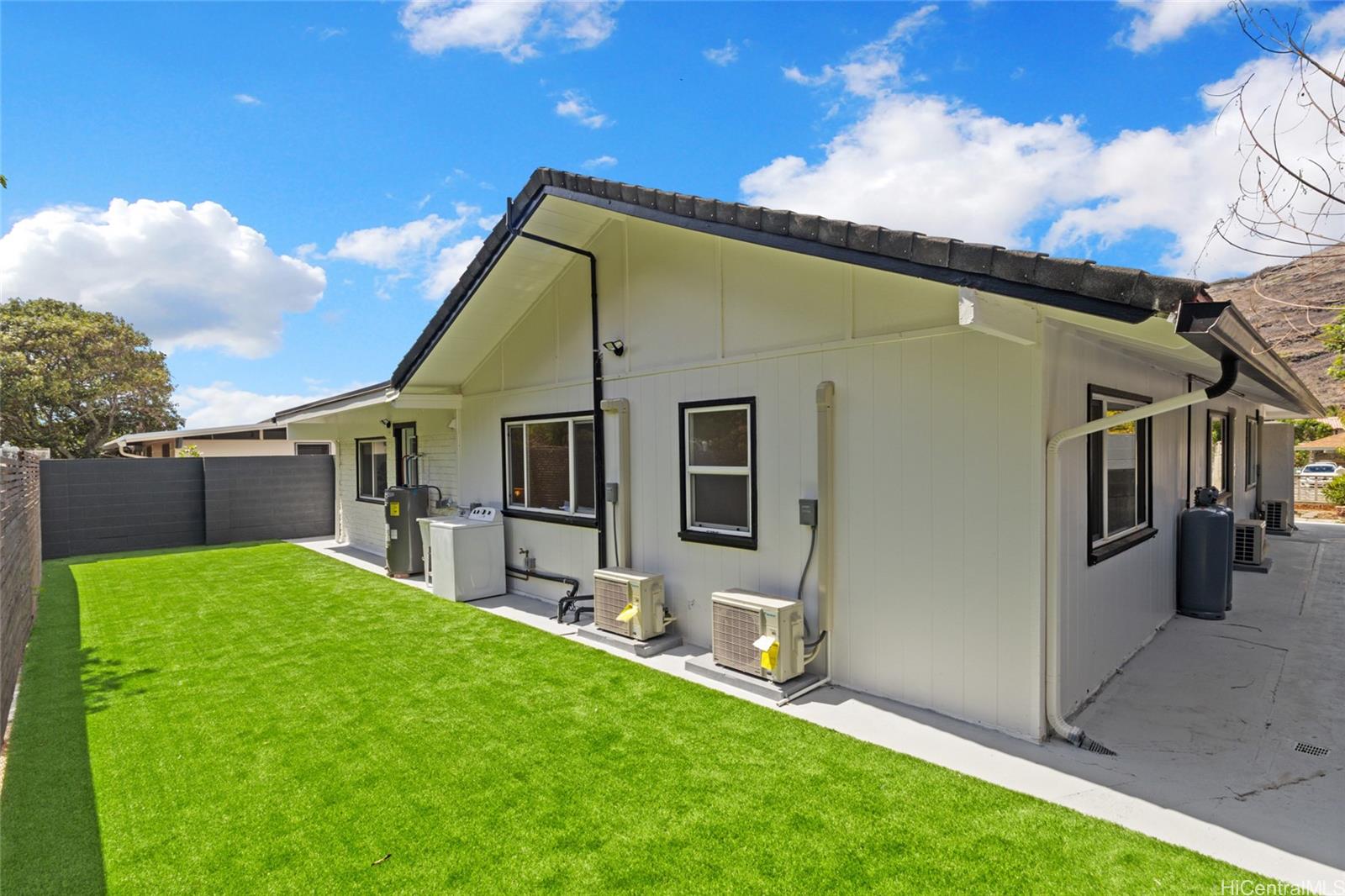 665 Hahaione Street 665 Hahaione Street